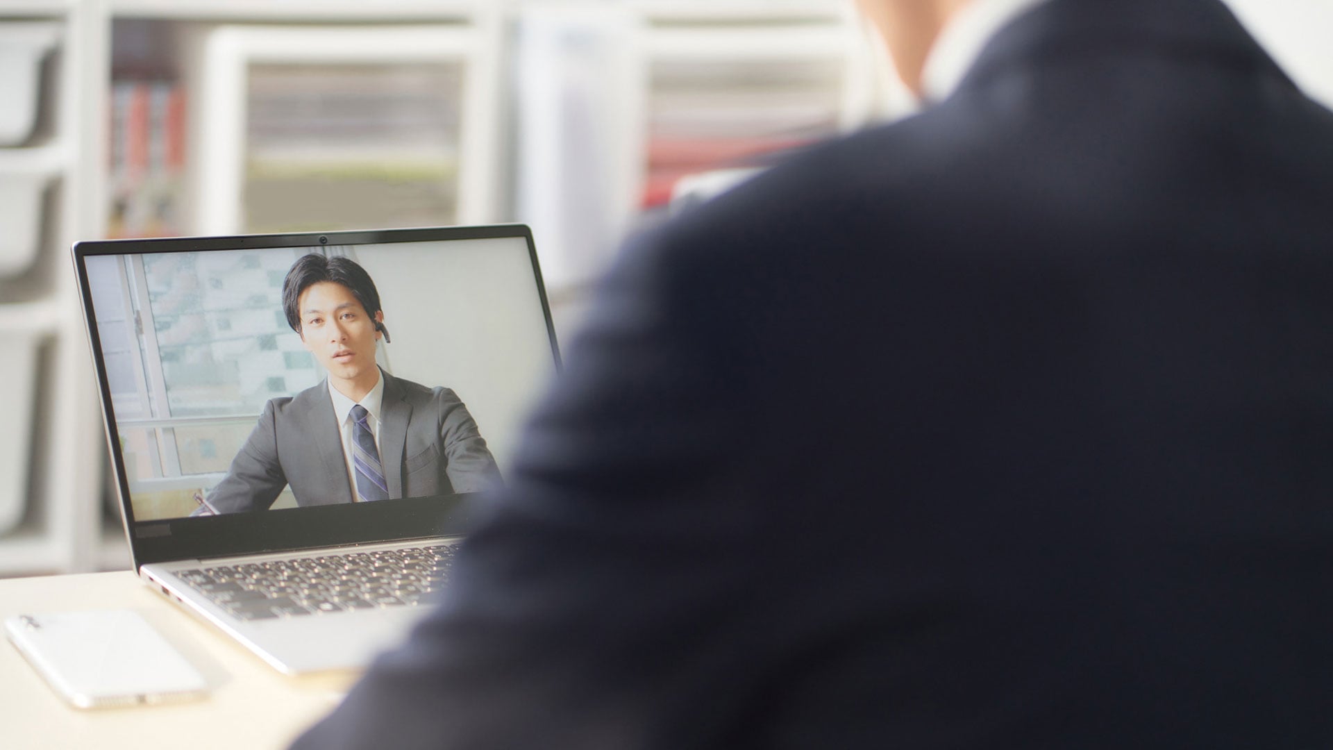 企業向け】オンラインセミナーとは？失敗しない配信技術と運用体制を 